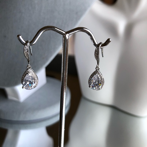 Pear Shaped Dangle Earrings with Silver Plated and AAA Cubic Zirconia - Picture 4 of 6